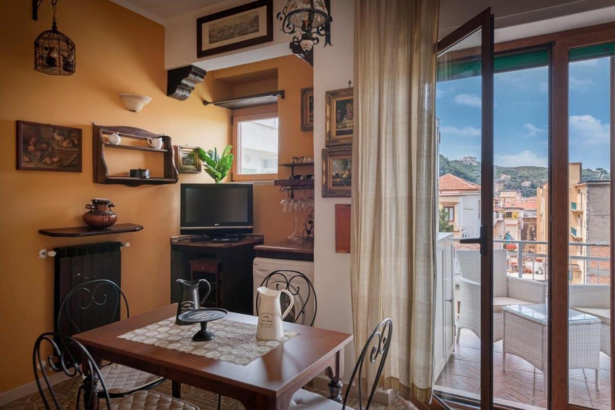 La Musica In The Heart Of Sorrento, 100 M From Station Apartment Luaran gambar